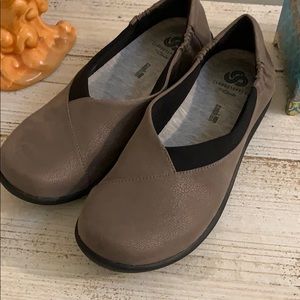 Clarks Cloudstepper soft cushion walking shoe. 6.5